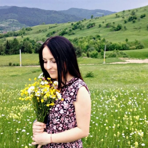 Ana, 27 ani