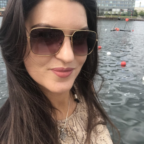 Elena, 32 ani